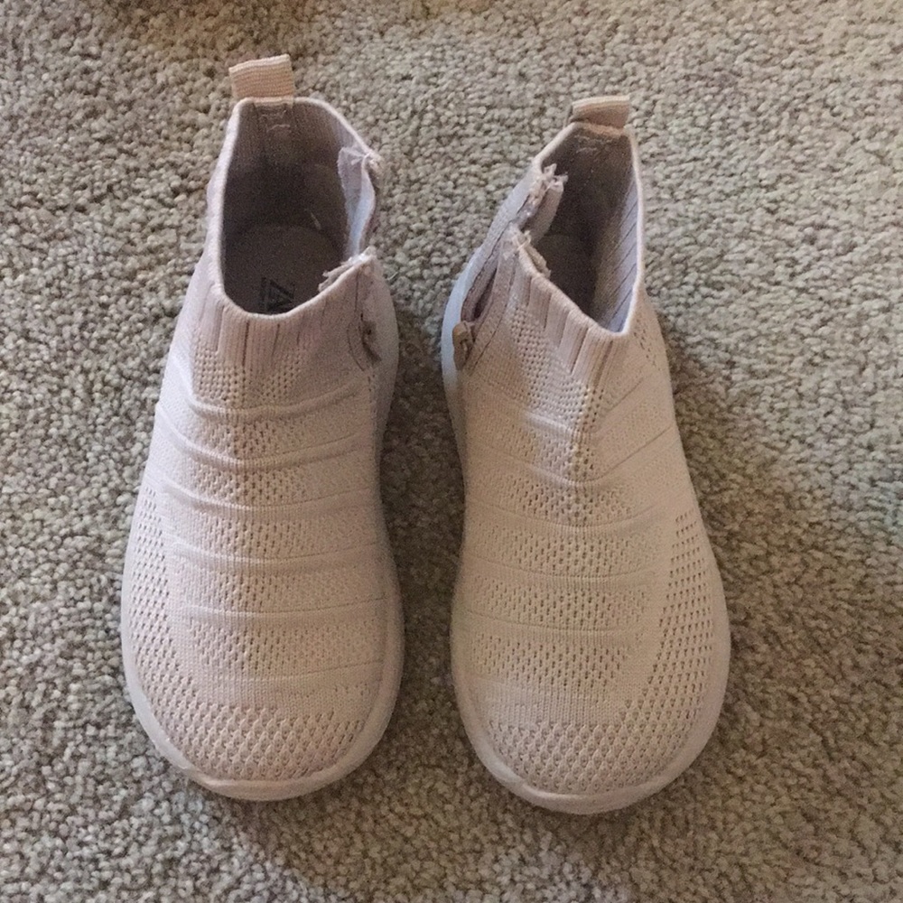 New Zara shoes size 25 … equivalent to size 8.5/9